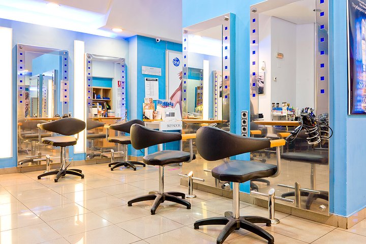 Blue Hair Design Cardiff - Hair Salon in Cardiff - wide 3