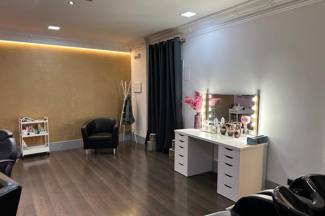 Simone Alves Hair & Beauty, Arapiles, Madrid