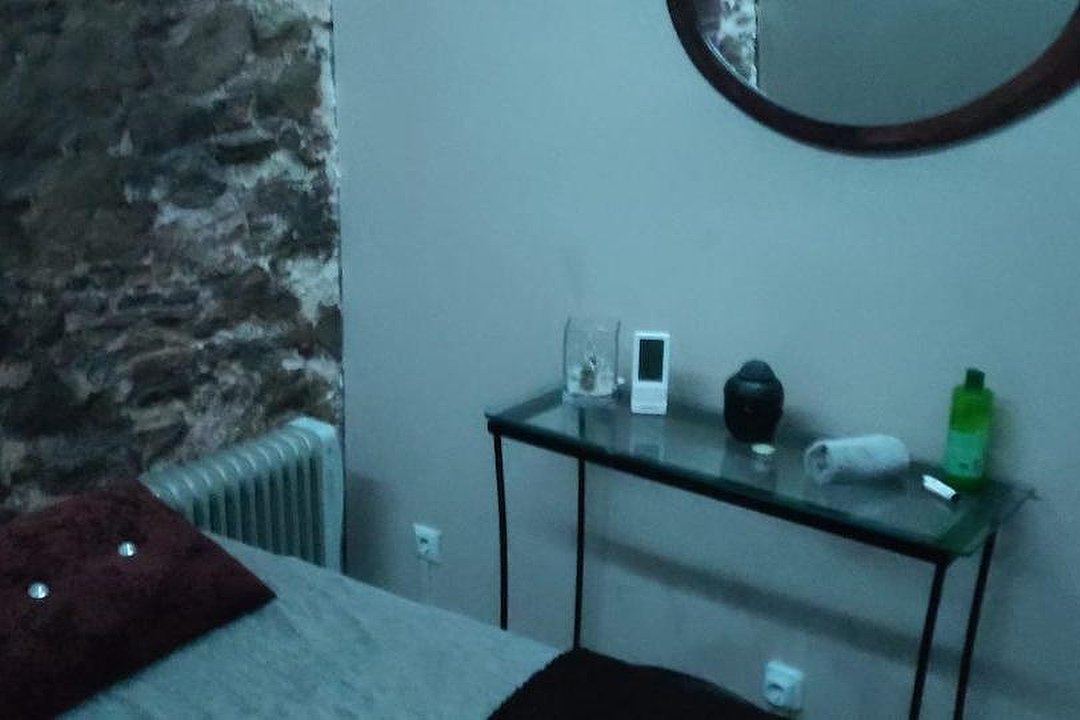 AnaCarola Massage, El Camp de l'Arpa del Clot, Barcelona