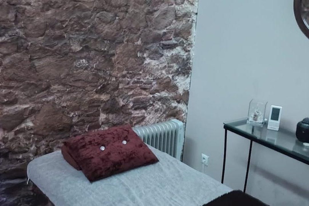 AnaCarola Massage, El Camp de l'Arpa del Clot, Barcelona