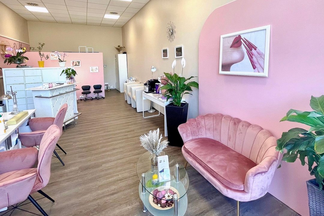 MT Nails - Beauty Salon, Augsburg