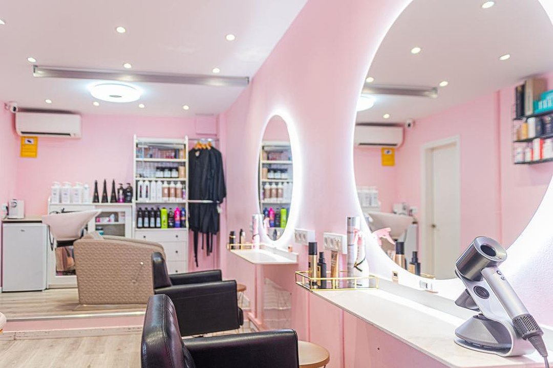 Maria Pink Design Hair, El Camp de l'Arpa del Clot, Barcelona