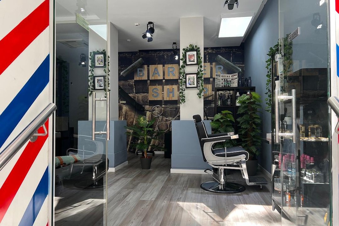 Peluquería & Estudio de Tatuaje Forever Young, Arapiles, Madrid