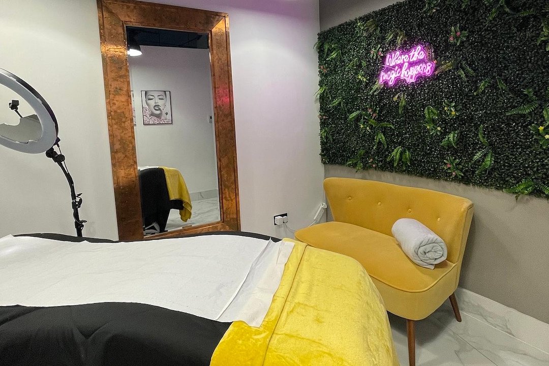 AV Lashes, Fulham, London