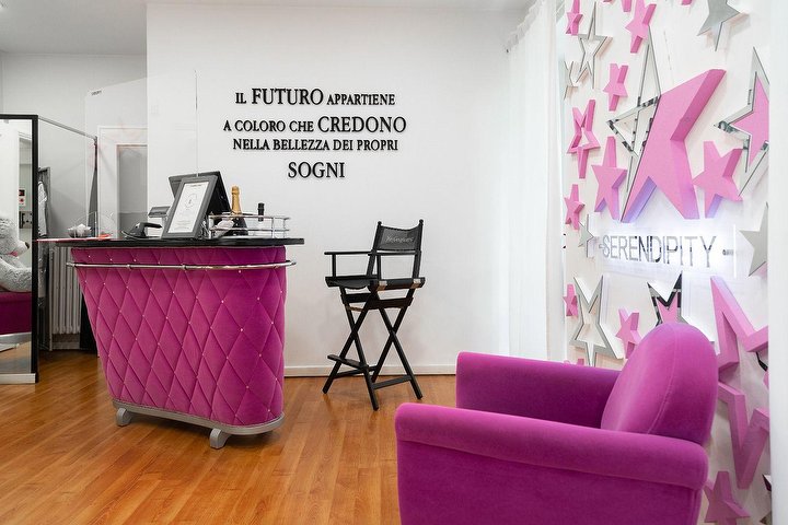 Salone Di Bellezza Di Lusso Fotografia Stock - Immagine di estetiche