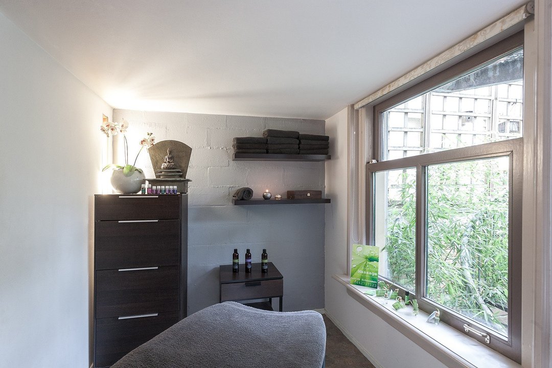 Hotstone Massage @ Haarlemmerdijk, Haarlemmerdijk, Amsterdam