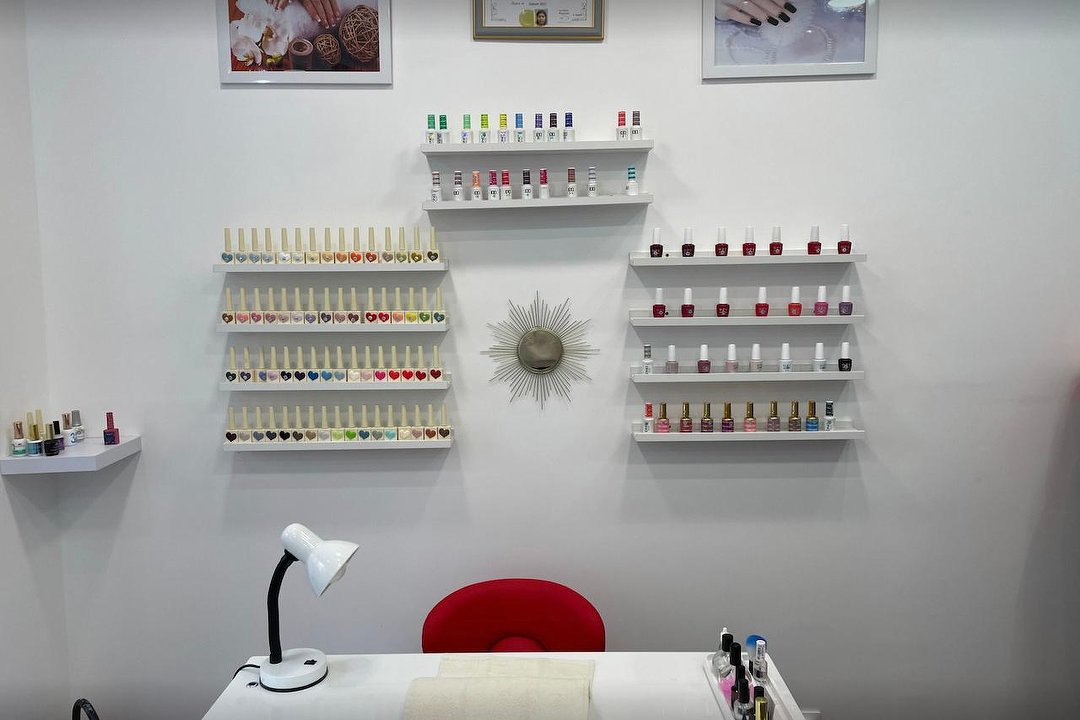 Victor Nails, Quartier de la Gare, Paris