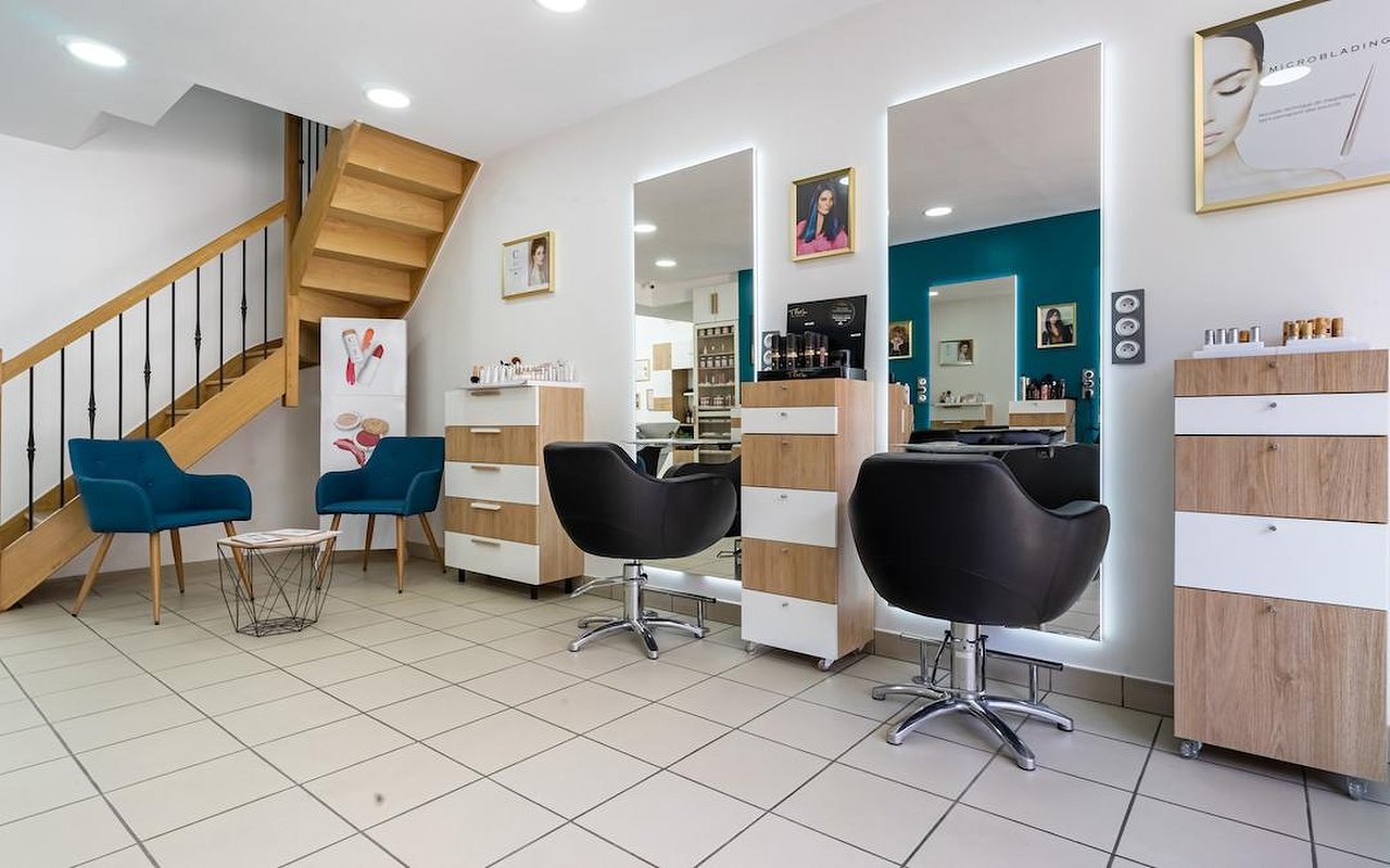 Les postes de coiffage du salon  Tendance Nature à Noisy-Le-Grand