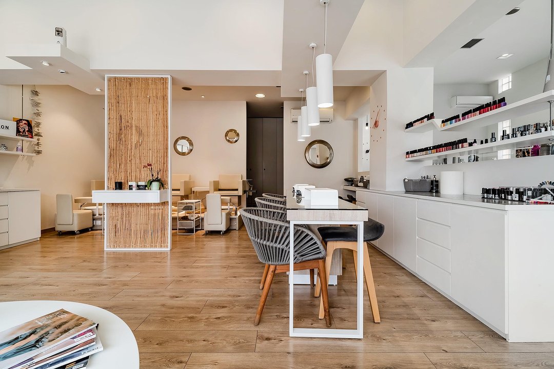 Q Nails and Hair, Chalandri, Αττική