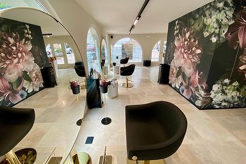 Mina Salon Privée