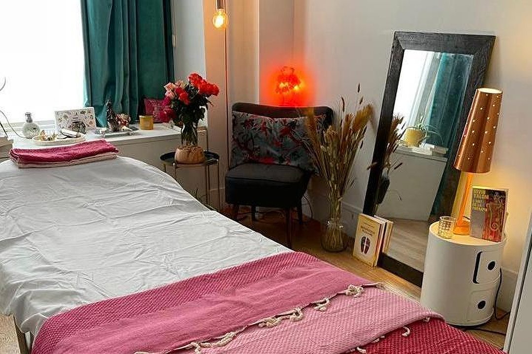 Rozenn Briend - Praticienne en soins énergétiques et holistiques, Montmartre, Paris