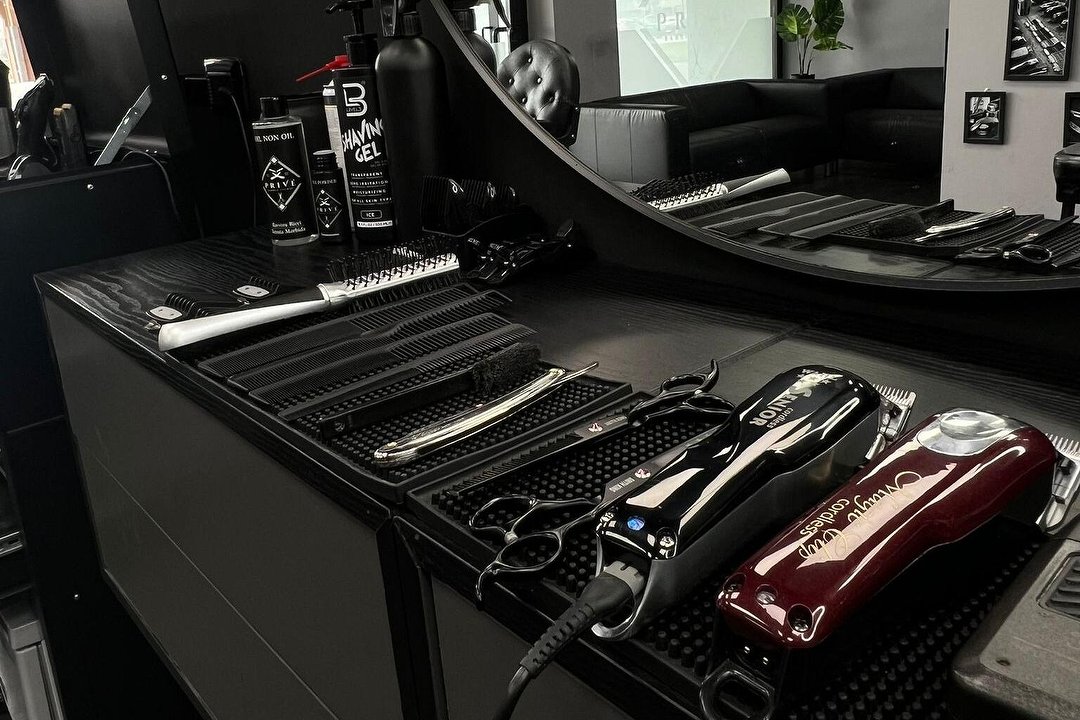 Privé Barber Studio, Lombardia