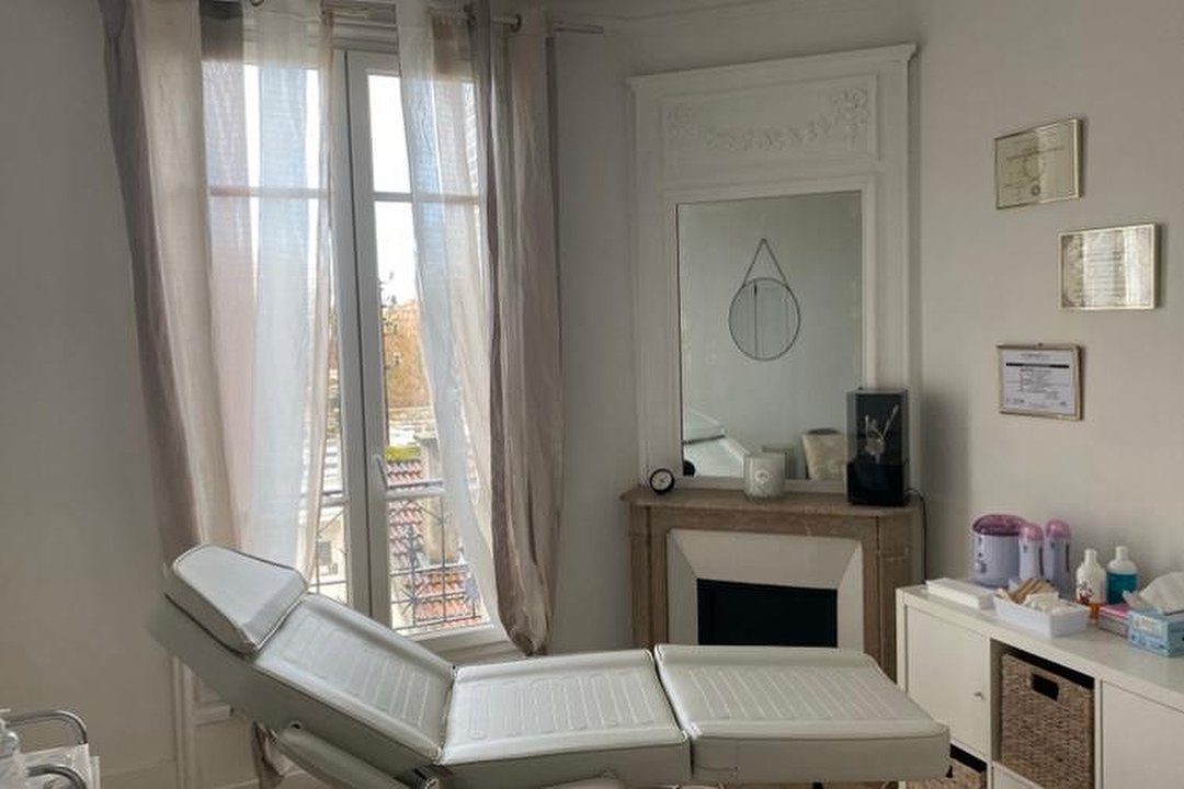 Cm.Brows, Levallois-Perret, Hauts-de-Seine