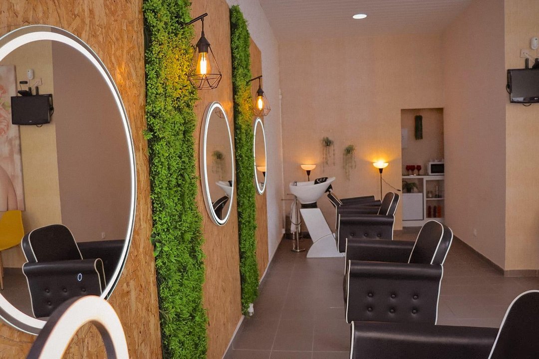 Ludiany Sampaio Beauty Salon, Peniche, Distrito de Leiria