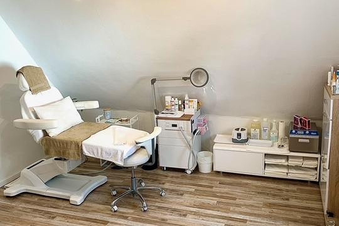 Henriett Darázs Hand und Fusspflege, Oberschleißheim, München und Umland