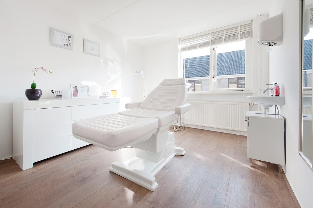Delia Permanente Make-up, Julianastraat, Zuid-Holland