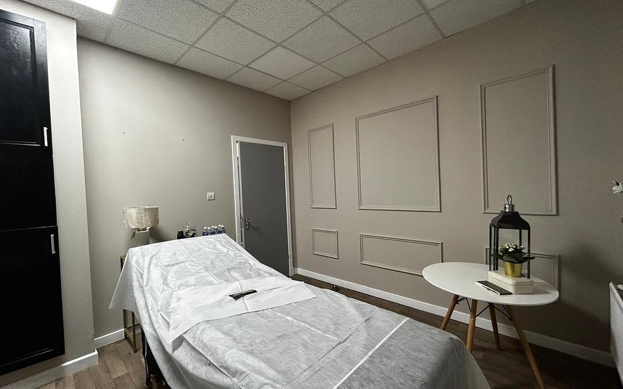 Ladies' Leg Waxing near Glasgow Treatwell