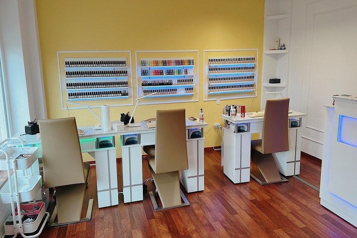 Emily Nails Beauty | Kosmetikstudio in Rümlang - Treatwell