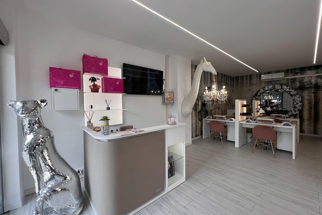 Lola Nails Center, Don Bosco, Roma