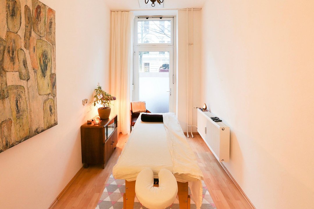 Reiki, Shiatsu & Massage bei Yannick, Schönleinstraße, Berlin