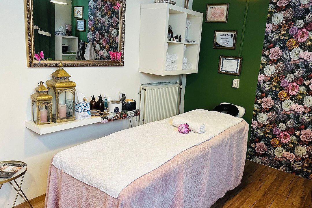 Natural beauty outlet salon