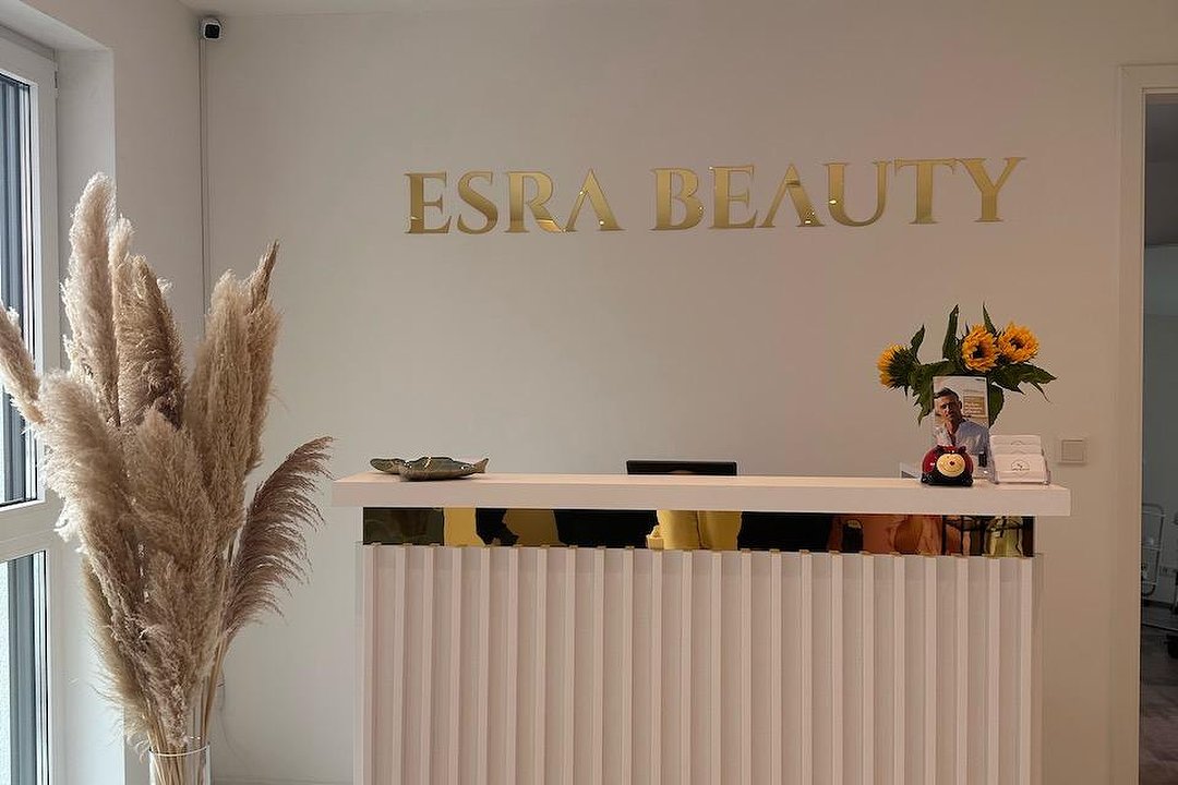 Esra Beauty, Worms