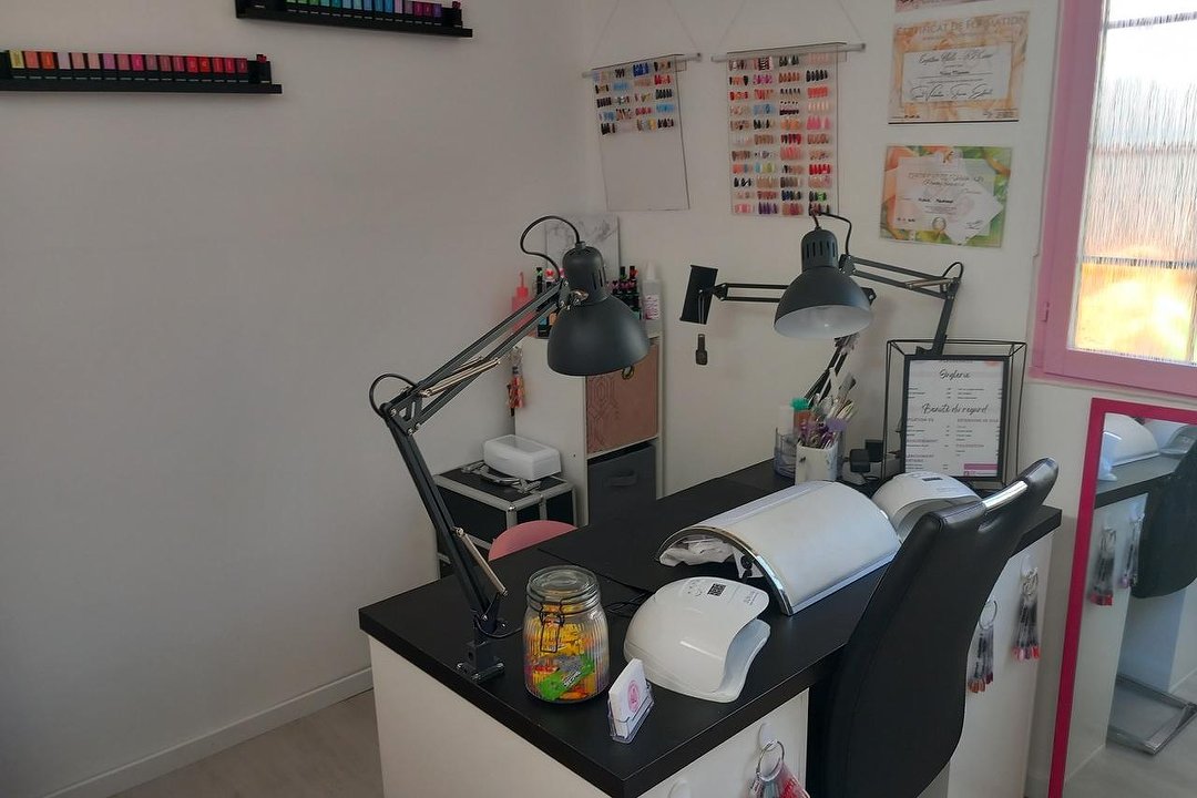 Iflauranails, Mouscron