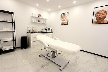 DermaCare Clinic