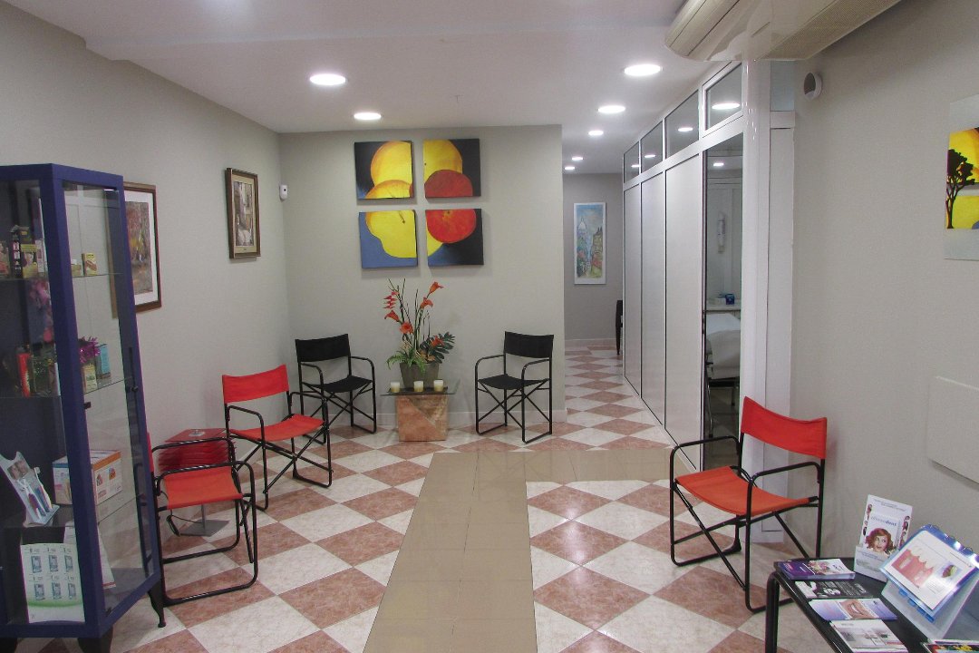 Clínica Dental Nurlene, Verdún, Barcelona