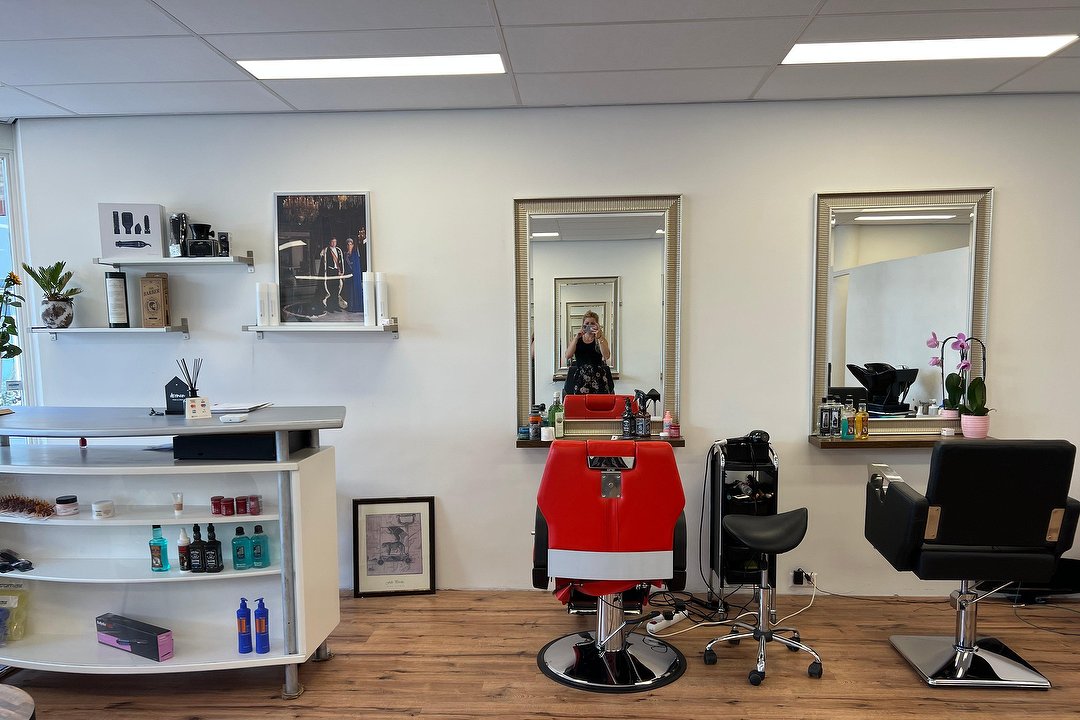 Julie's Hair Salon Kapper in Zevenhuizen, ZuidHolland Treatwell