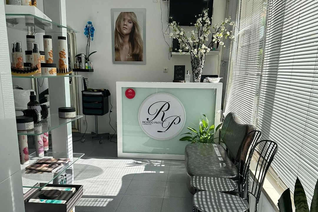 Ricardo Pinto Hairstyle, Distrito de Lisboa