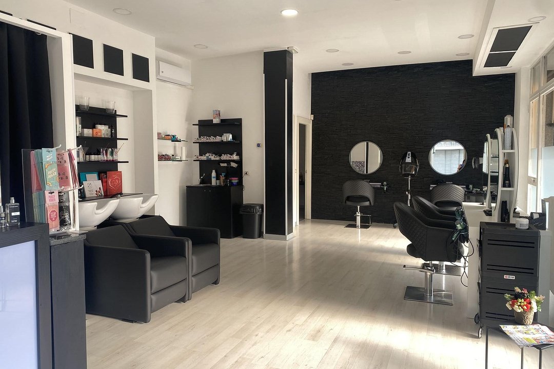 Essenziale Alessia Hairstyle, Piemonte