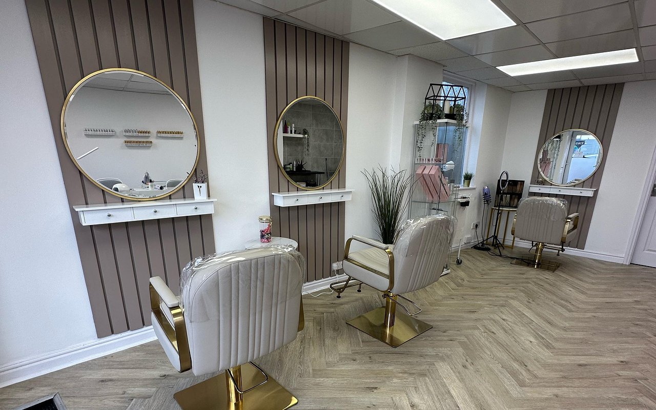 Hairdressers and Hair Salons near Oldham Town Centre, Oldham Treatwell