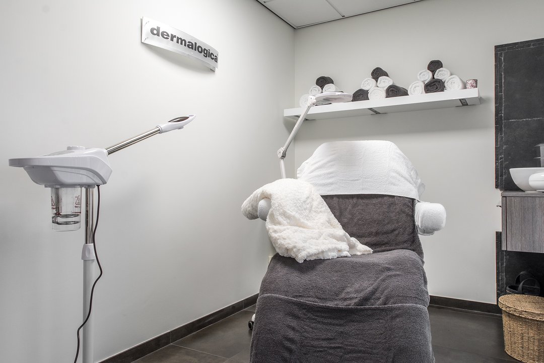 Hair and beauty Gentle touch, Albrecht Durerweg, Almere