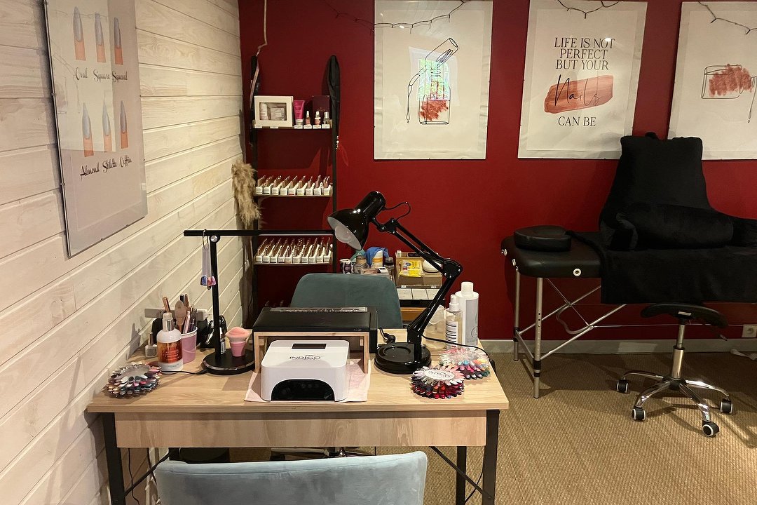 MK Nails, Saint-Arnoult-en-Yvelines, Yvelines