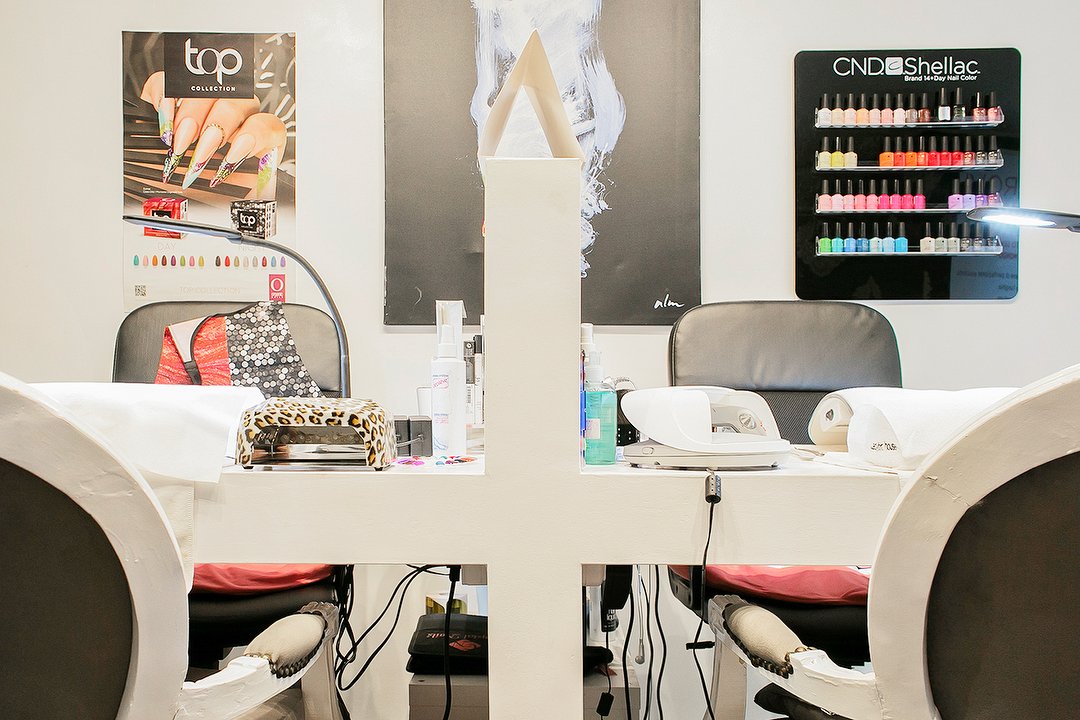 Stiletto Nail Art, Eroi, Roma