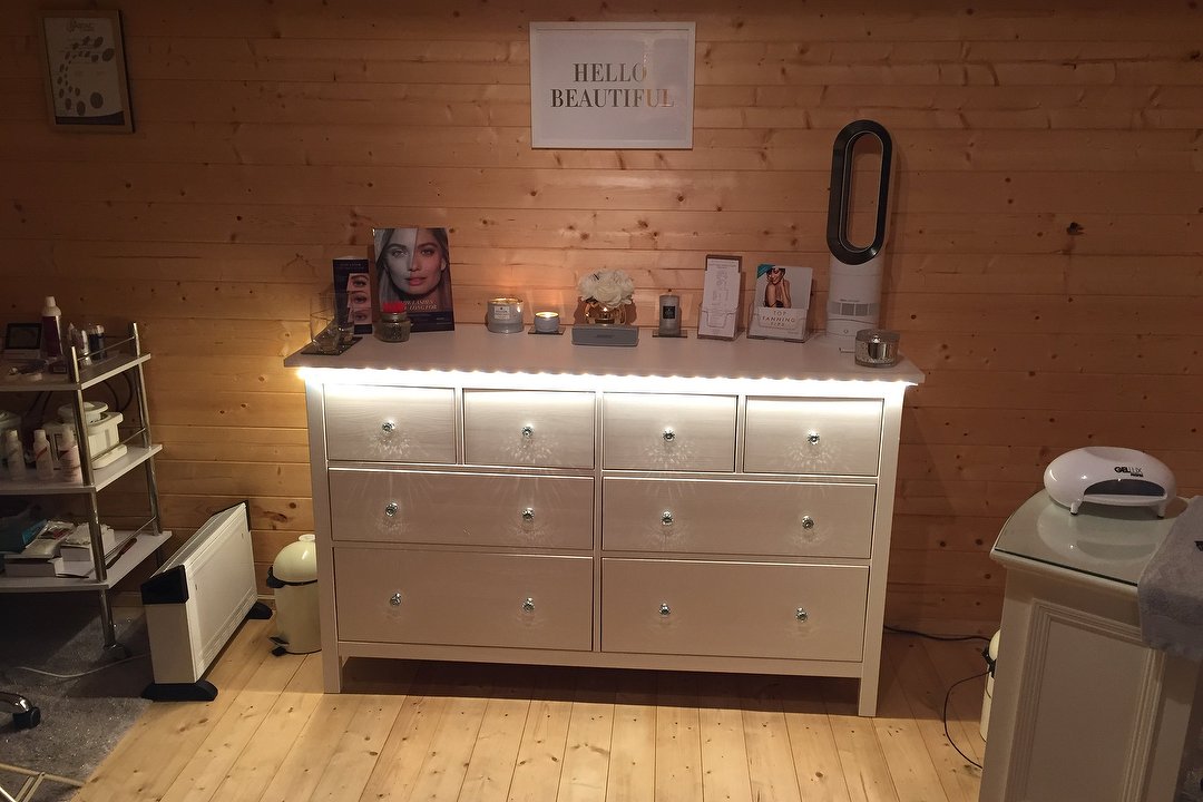 L H Artistry, Mottingham, London