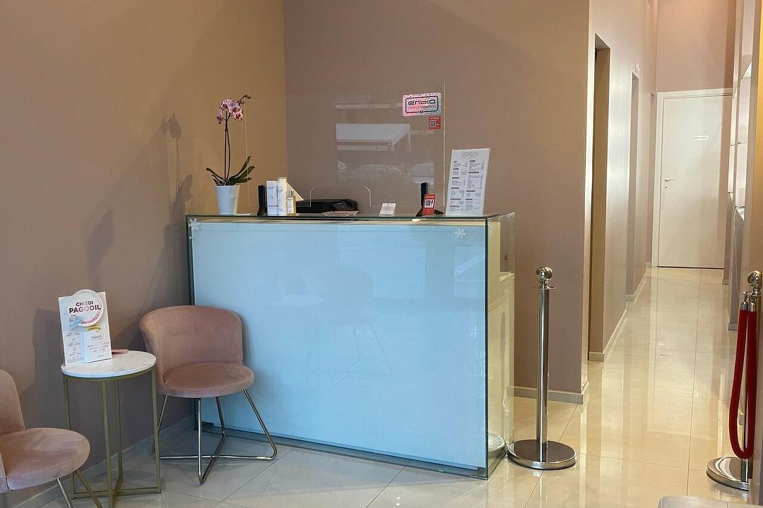 Lovely Beauty Therapist, Collegno