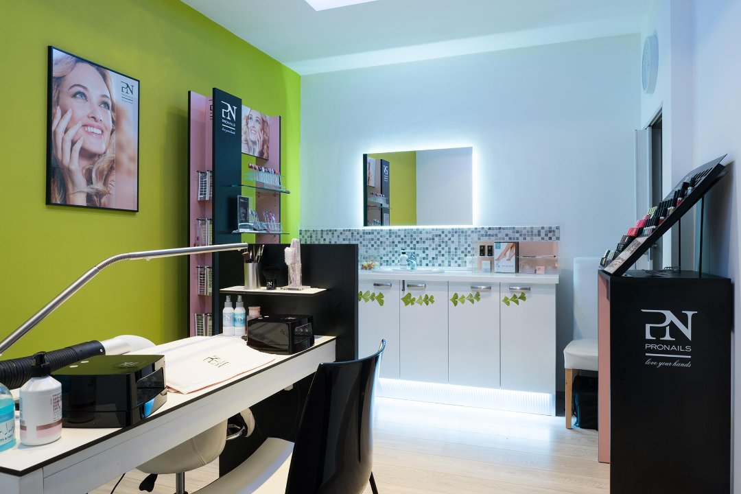 Gnails, Plasky, Schaarbeek