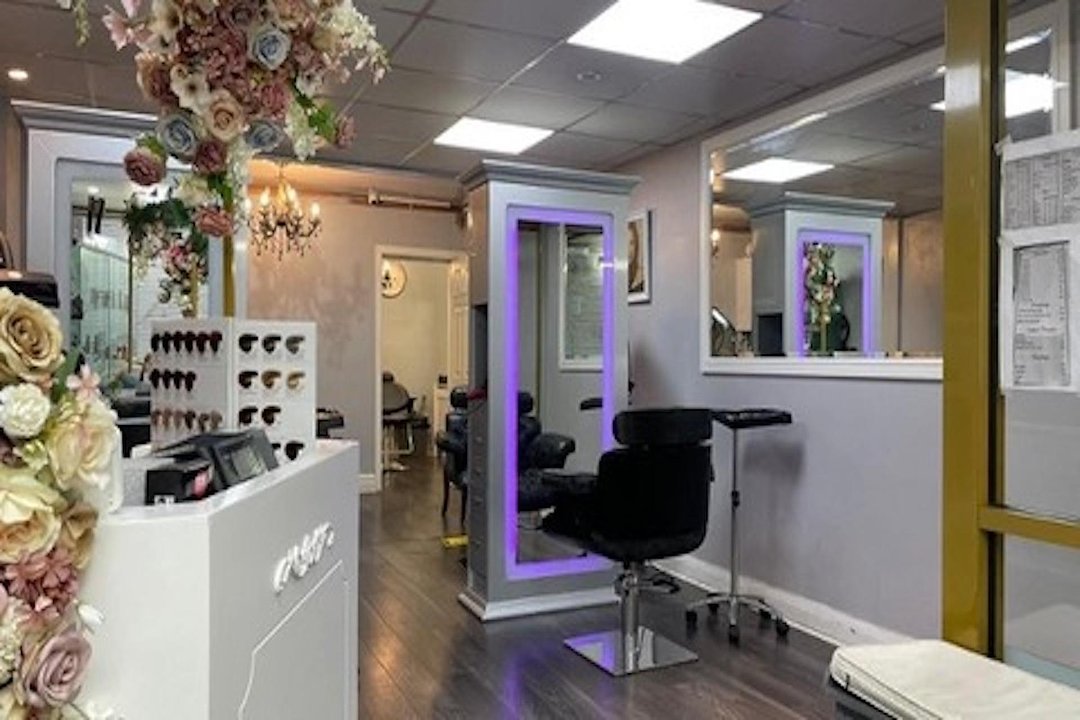 Roya’s Salon, Rushholm, Manchester