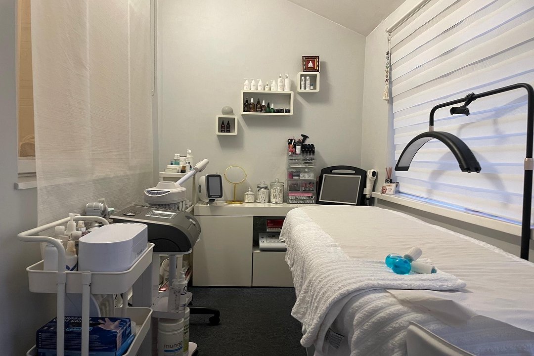 Spa, Facials, Waxing, Lash Lift, Microneedling - Smooth Affairs