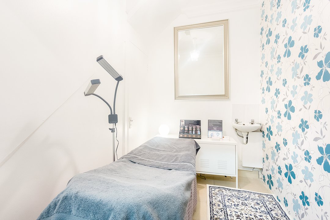 Glamor'Eyes', Purley, London