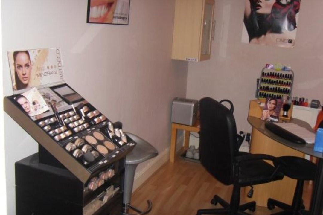 Roxanne Louise Nails and Beauty Salon, Huyton, Liverpool