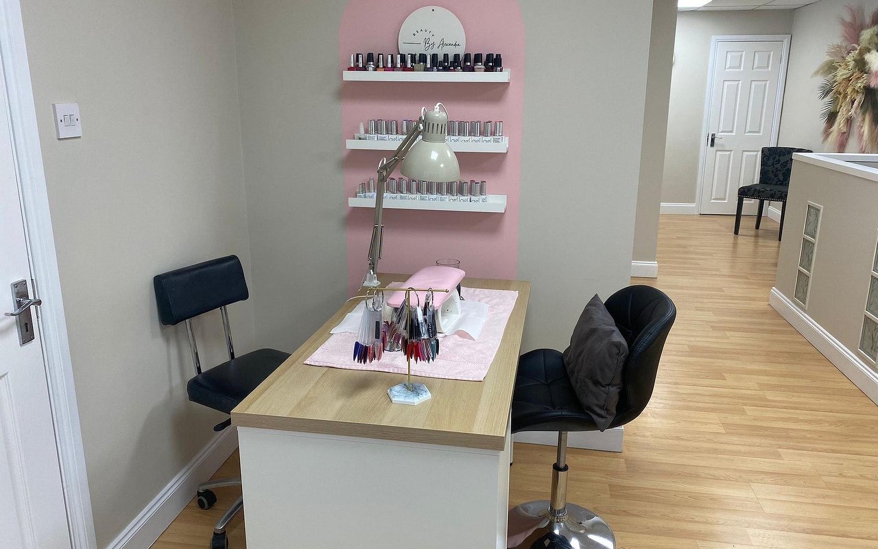 Eyebrow & Eyelash Tinting near Cross Gates, Leeds Treatwell