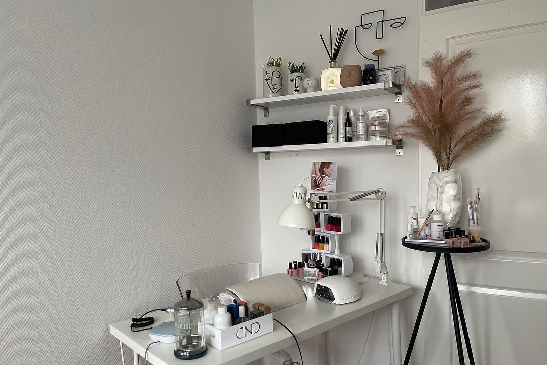 Benaz Hairstylist & Microblading, Leiden