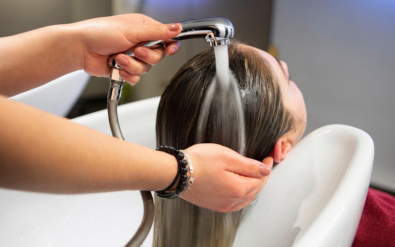 Estos peluqueros ofrecen cortes de pelo gratis a los residentes