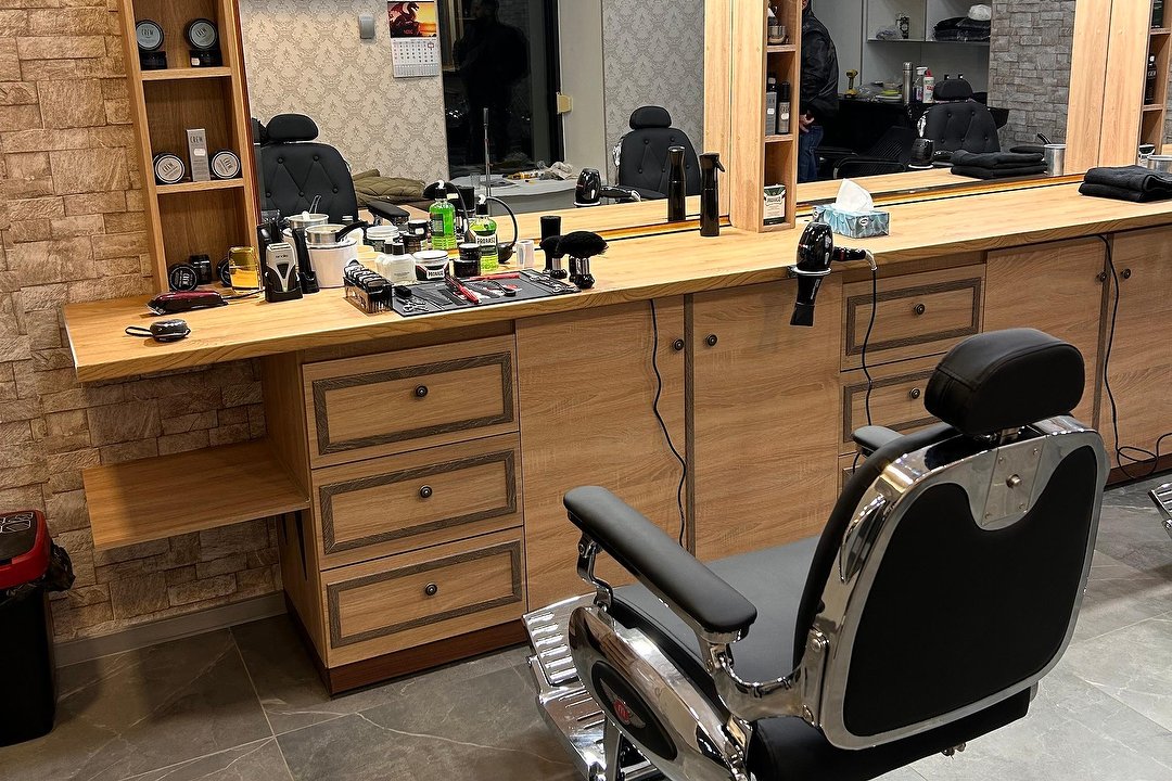 Barzdočius Barbershop, Lukiškiu aikšte, Vilnius