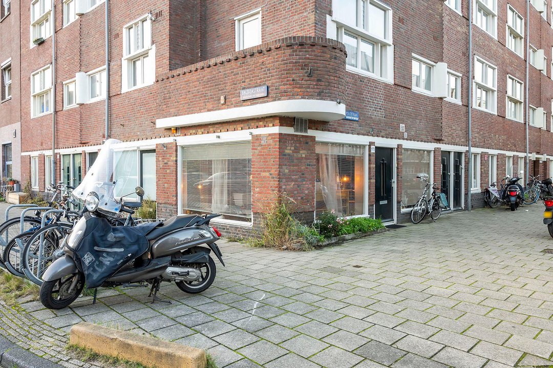 Armonia Estetica Simona, Amsterdam