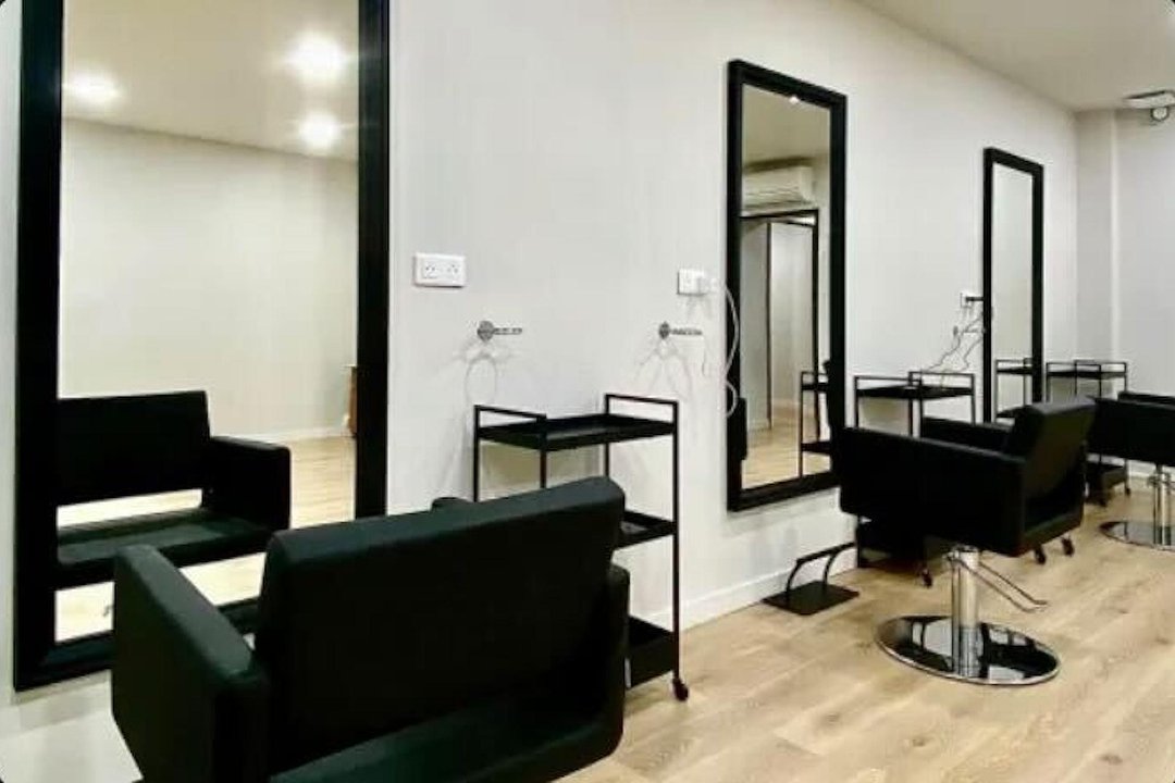 Nt studio Nails (Maison roquelongue), Barrière de Paris, Toulouse