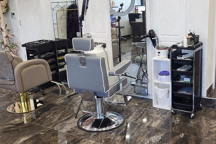 Lavish Brow Bar | Treatment Room - Beauty in Whetstone, London - Treatwell